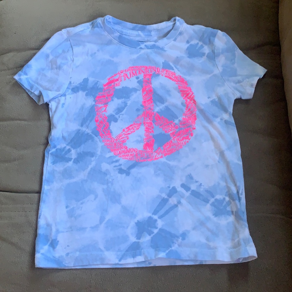 OLD NAVY TEE. Size S (6-7). Like new condition!